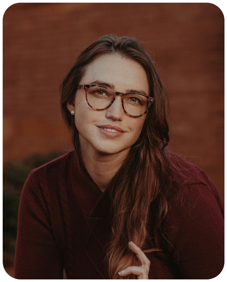 Nina, persona headshot: a woman in her late twenties wearing glasses.
